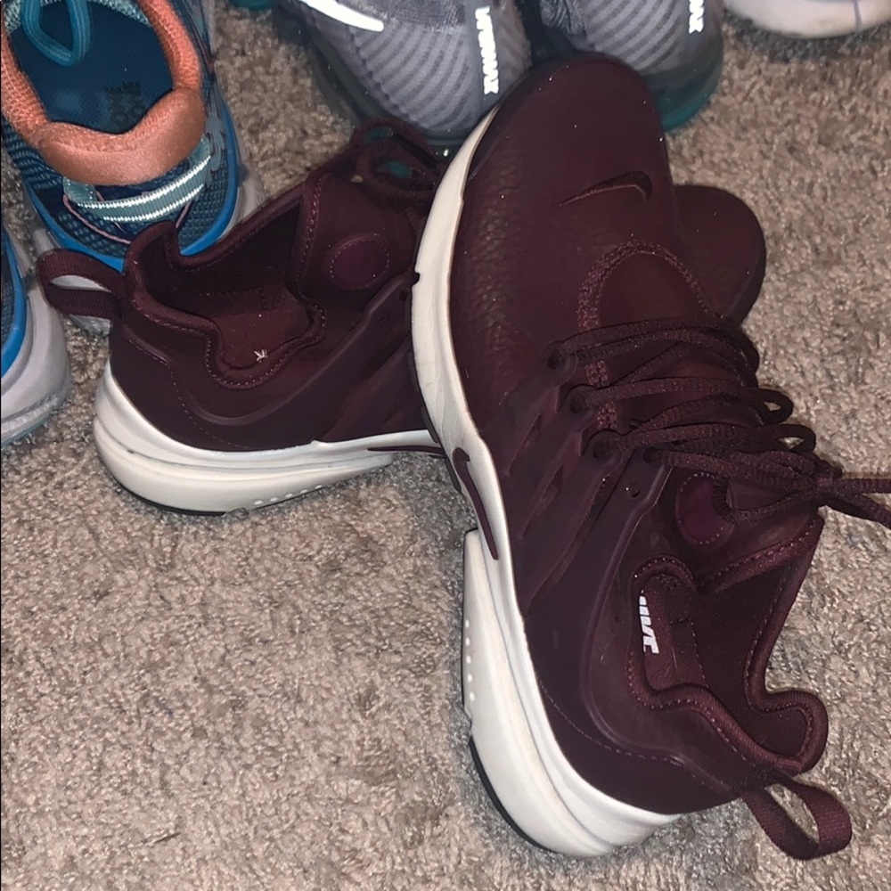Nike “leather” presto in Burgundy and White